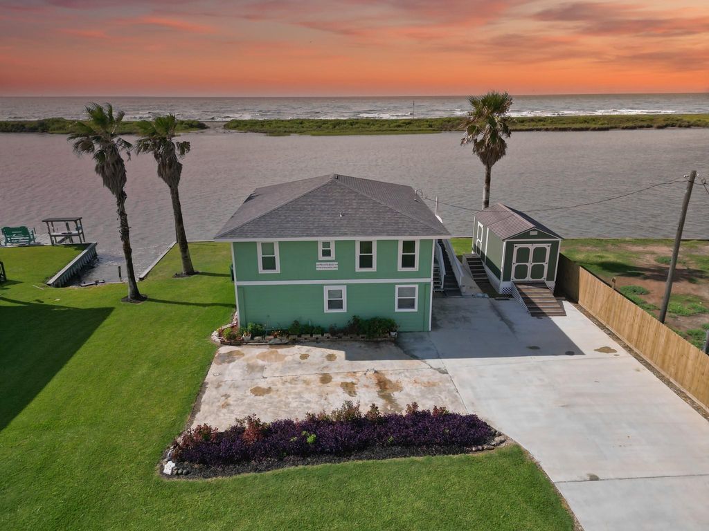 549 Private Road 675, Sargent, TX 77414