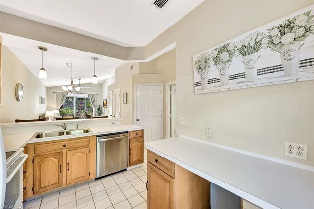 8228 Twelve Oaks CIR 323, Naples, FL 34113