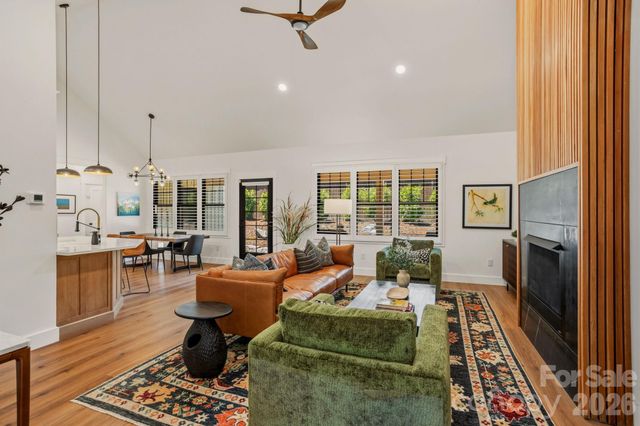710 Knollwood Drive, Hendersonville, NC 28791