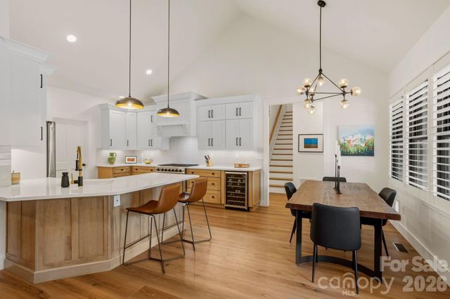 710 Knollwood Drive, Hendersonville, NC 28791