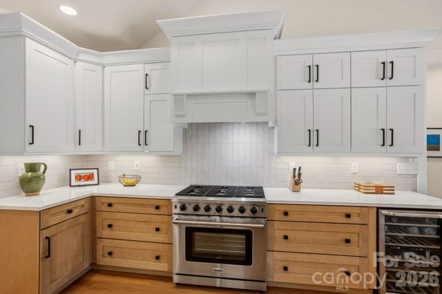 710 Knollwood Drive, Hendersonville, NC 28791