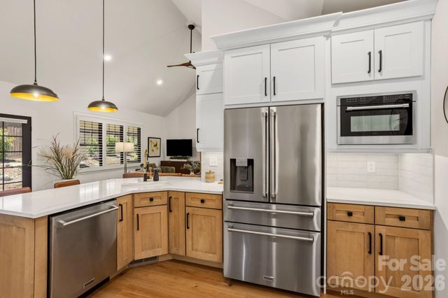 710 Knollwood Drive, Hendersonville, NC 28791