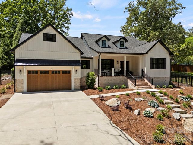 710 Knollwood Drive, Hendersonville, NC 28791