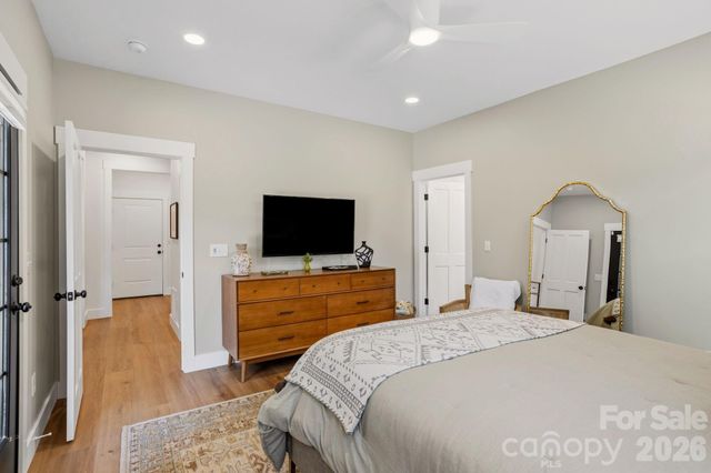710 Knollwood Drive, Hendersonville, NC 28791