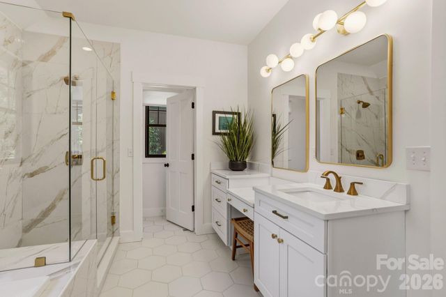 710 Knollwood Drive, Hendersonville, NC 28791