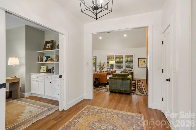 710 Knollwood Drive, Hendersonville, NC 28791
