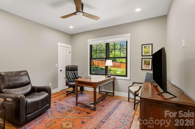710 Knollwood Drive, Hendersonville, NC 28791