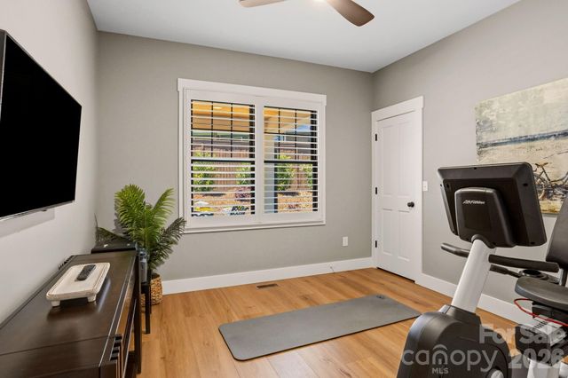 710 Knollwood Drive, Hendersonville, NC 28791