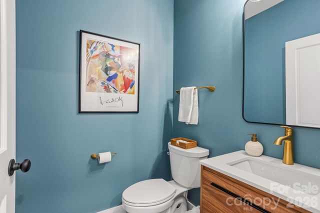 710 Knollwood Drive, Hendersonville, NC 28791