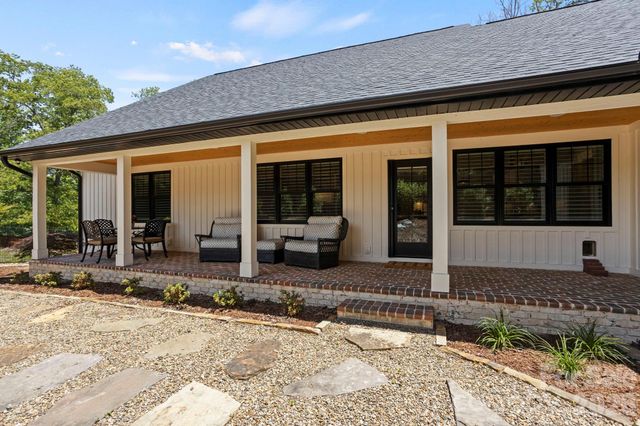 710 Knollwood Drive, Hendersonville, NC 28791