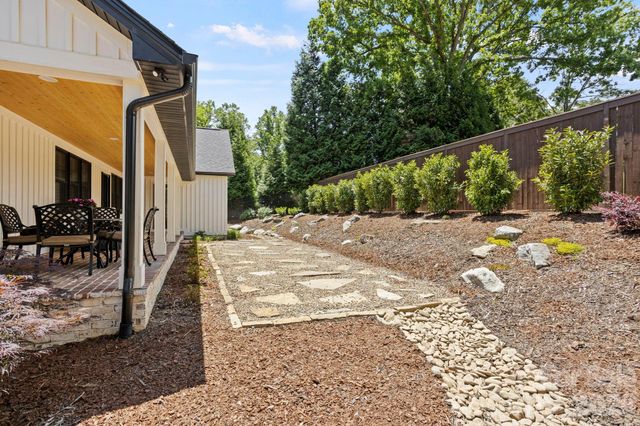 710 Knollwood Drive, Hendersonville, NC 28791