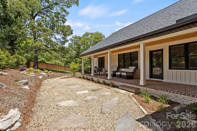 710 Knollwood Drive, Hendersonville, NC 28791