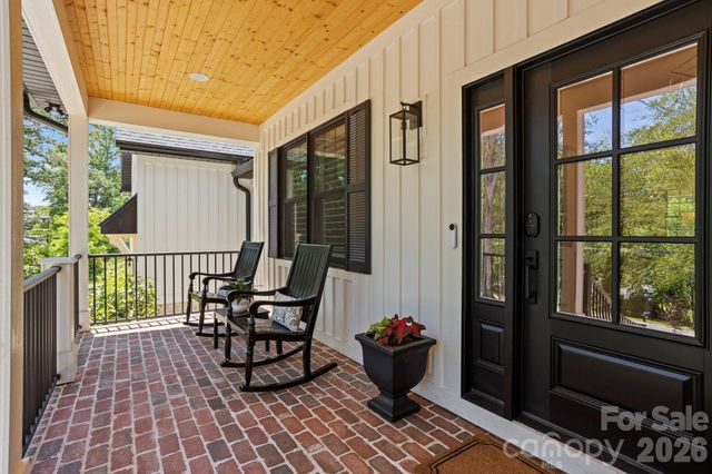 710 Knollwood Drive, Hendersonville, NC 28791