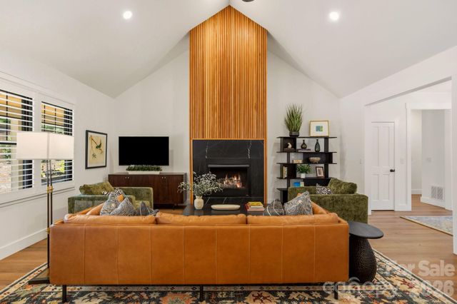 710 Knollwood Drive, Hendersonville, NC 28791