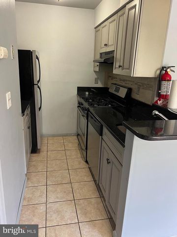 68 CROSSPOINTE DR, East Brunswick, NJ 08816