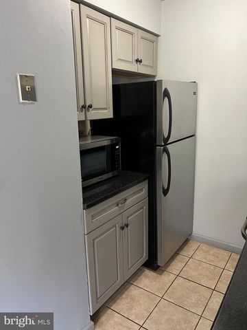 68 CROSSPOINTE DR, East Brunswick, NJ 08816