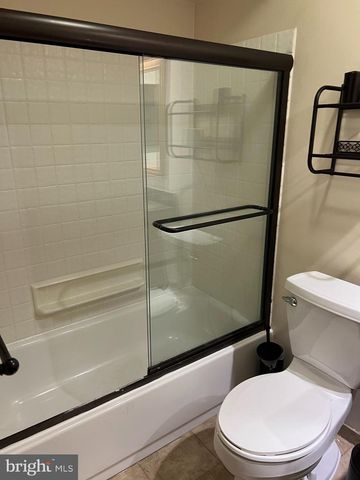 68 CROSSPOINTE DR, East Brunswick, NJ 08816