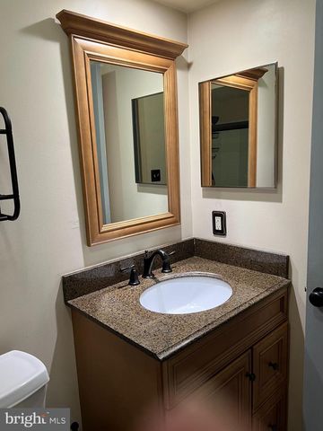 68 CROSSPOINTE DR, East Brunswick, NJ 08816