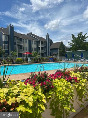 68 CROSSPOINTE DR, East Brunswick, NJ 08816