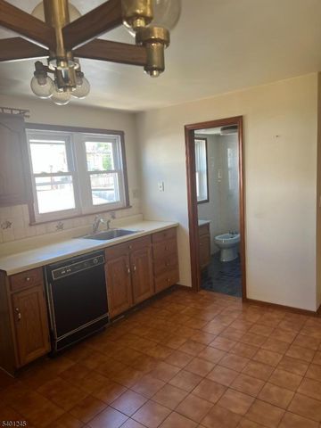 195 Walnut St, Newark City, NJ 07105