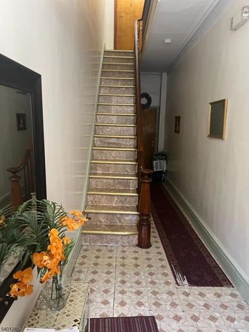 195 Walnut St, Newark City, NJ 07105