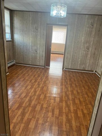 195 Walnut St, Newark City, NJ 07105