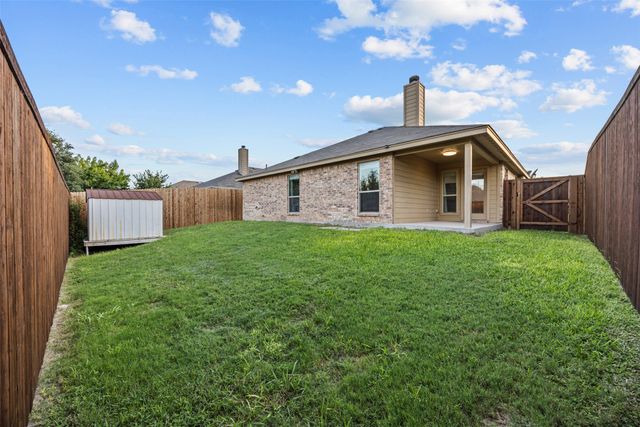 221 Spring Hollow Drive, Saginaw, TX 76131