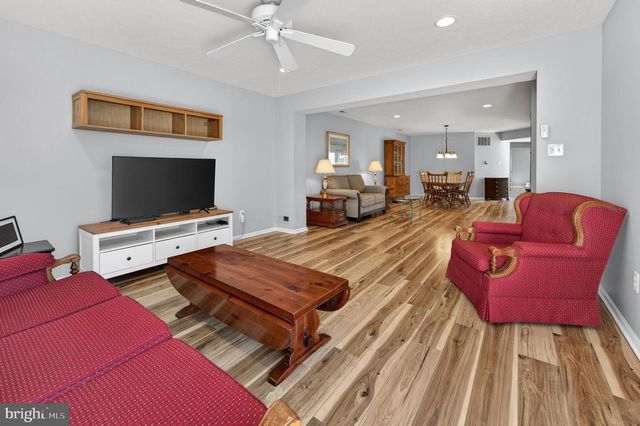 8 PEPPERGRASS DR N, Mount Laurel, NJ 08054