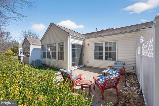 8 PEPPERGRASS DR N, Mount Laurel, NJ 08054