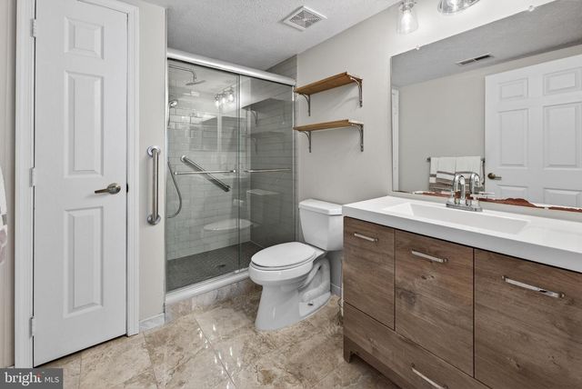 8 PEPPERGRASS DR N, Mount Laurel, NJ 08054