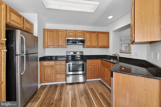 8 PEPPERGRASS DR N, Mount Laurel, NJ 08054