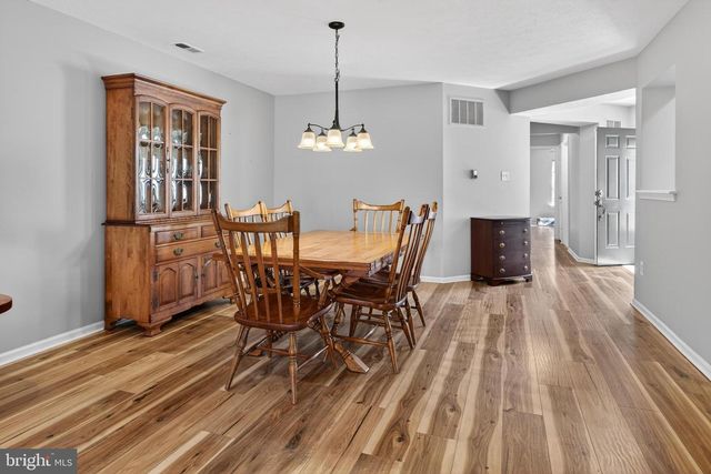 8 PEPPERGRASS DR N, Mount Laurel, NJ 08054