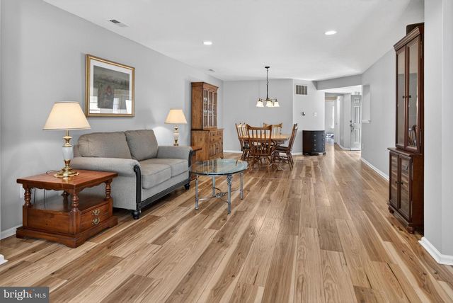 8 PEPPERGRASS DR N, Mount Laurel, NJ 08054