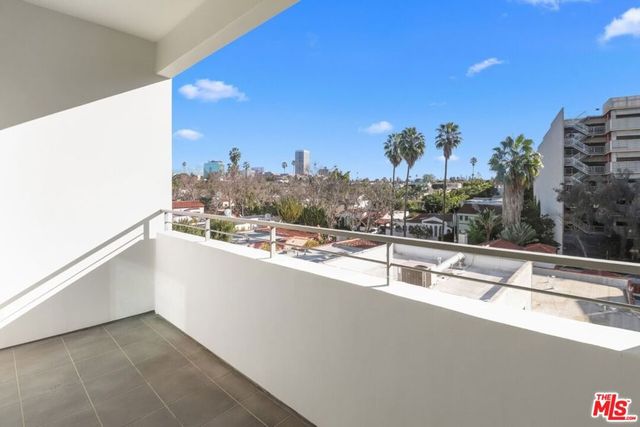 938 S ORANGE GROVE Avenue 302, Los Angeles, CA 90036
