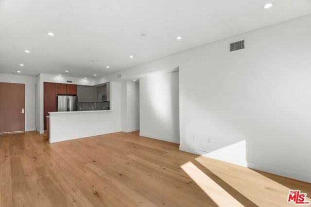 938 S ORANGE GROVE Avenue 302, Los Angeles, CA 90036