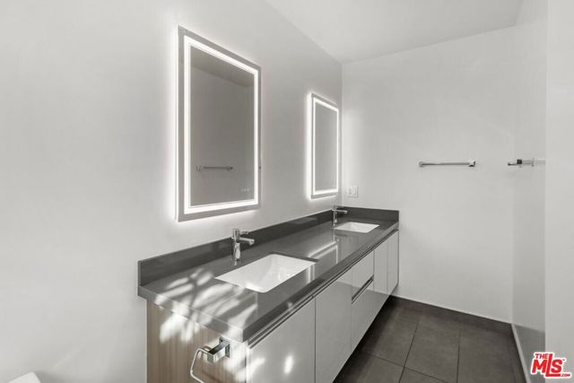938 S ORANGE GROVE Avenue 302, Los Angeles, CA 90036