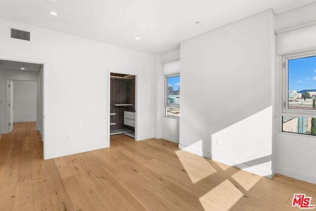 938 S ORANGE GROVE Avenue 302, Los Angeles, CA 90036
