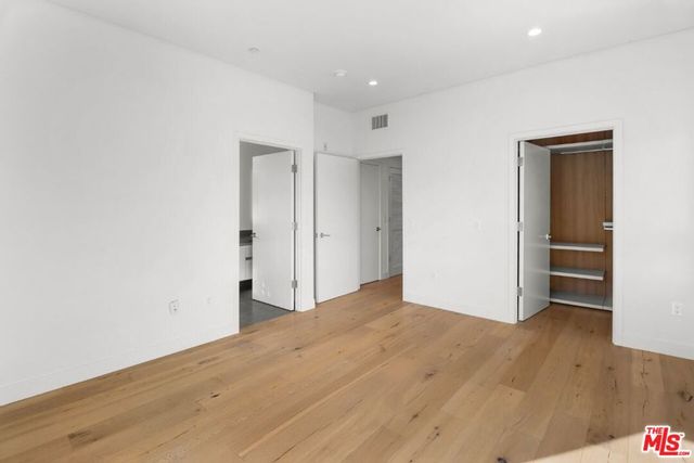 938 S ORANGE GROVE Avenue 302, Los Angeles, CA 90036