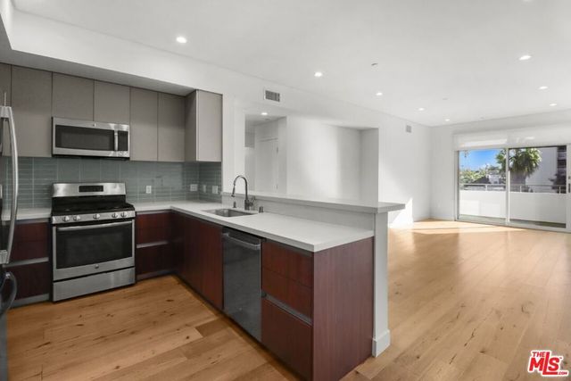 938 S ORANGE GROVE Avenue 302, Los Angeles, CA 90036
