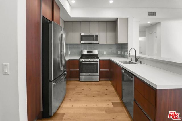 938 S ORANGE GROVE Avenue 302, Los Angeles, CA 90036