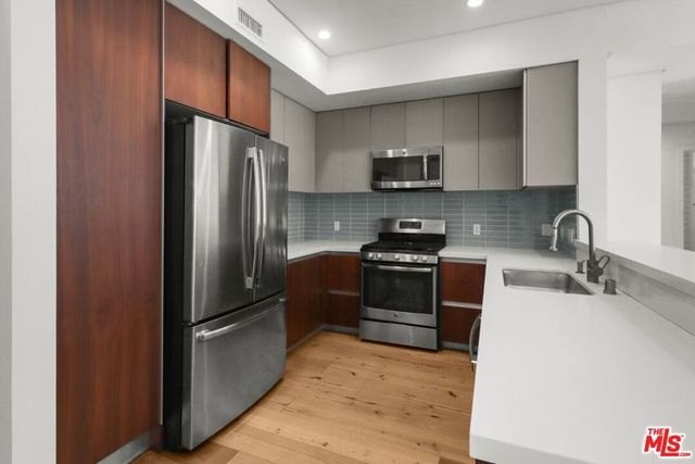 938 S ORANGE GROVE Avenue 302, Los Angeles, CA 90036