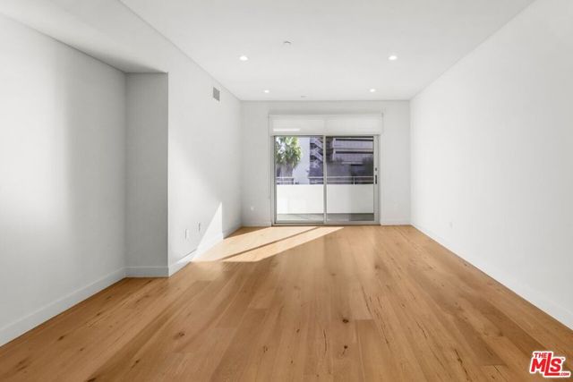 938 S ORANGE GROVE Avenue 302, Los Angeles, CA 90036
