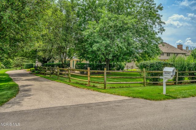 26245 Seminary Road, Perrysburg, OH 43551