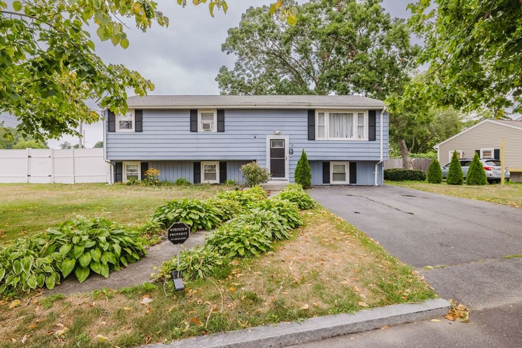 10 Hiram St, Fall River, MA 02720