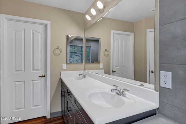 315 W MOUNTAIN SAGE Drive, Phoenix, AZ 85045