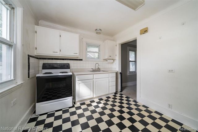216 Rhode Island Avenue, Royal Oak, MI 48067