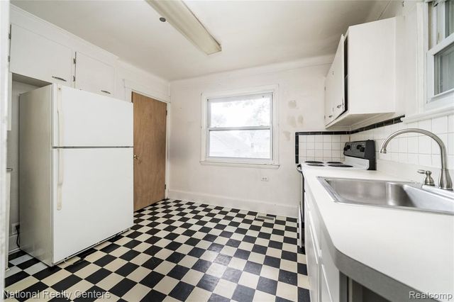 216 Rhode Island Avenue, Royal Oak, MI 48067