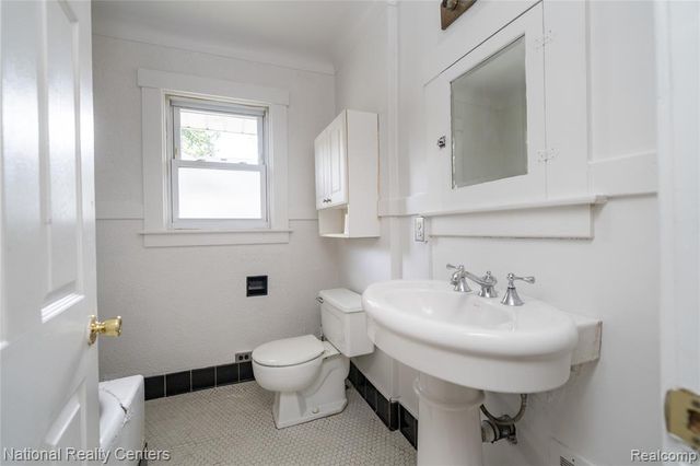 216 Rhode Island Avenue, Royal Oak, MI 48067