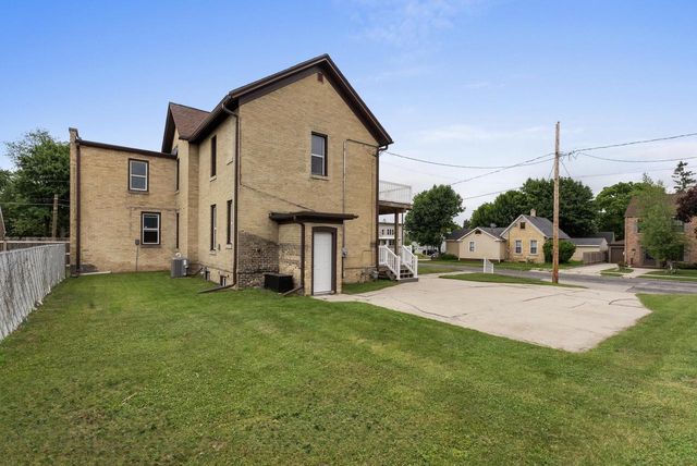818 N 6th STREET, Manitowoc, WI 54220