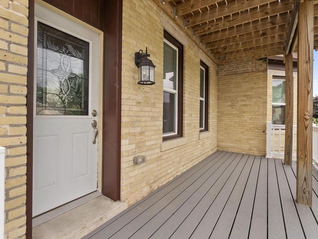 818 N 6th STREET, Manitowoc, WI 54220